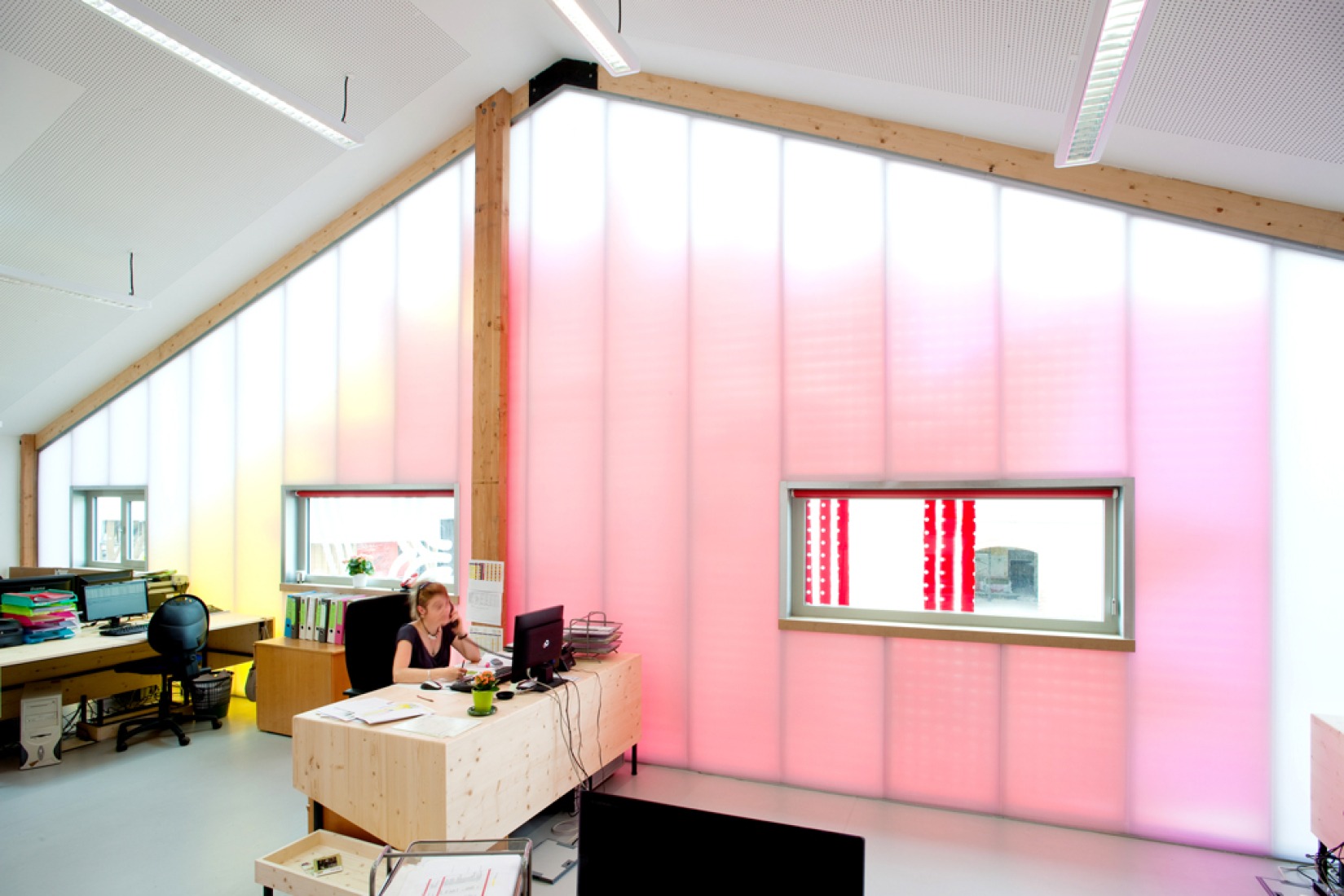 Oficinas del CINE 32, Fotografía © Sébastien Normand. Cortesía de ENCORE HEUREUX.