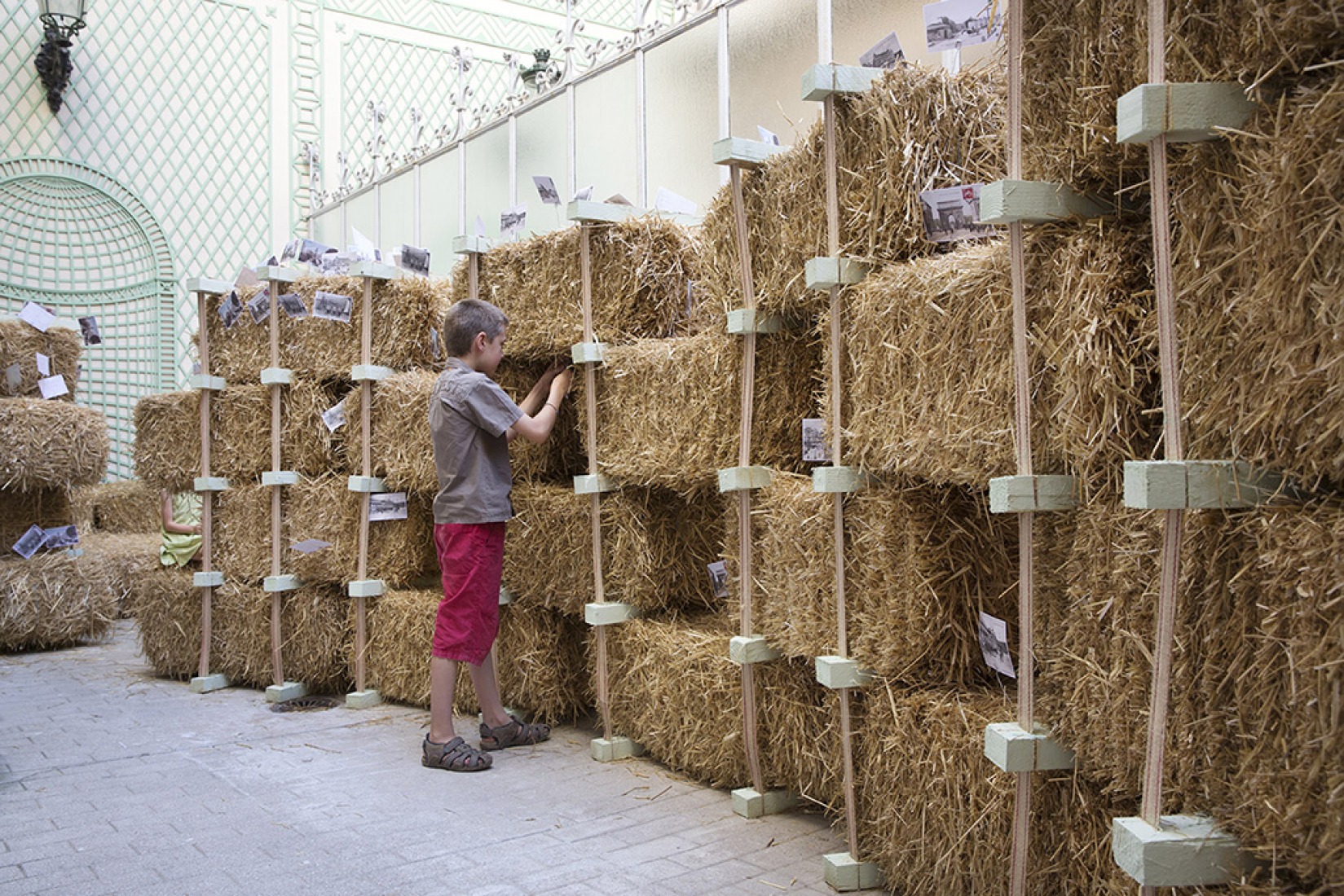 Instalación por lucien puech. Festival des Architectures Vives 2013, 8ª edición. Fotografía © Paul Kozlowski.