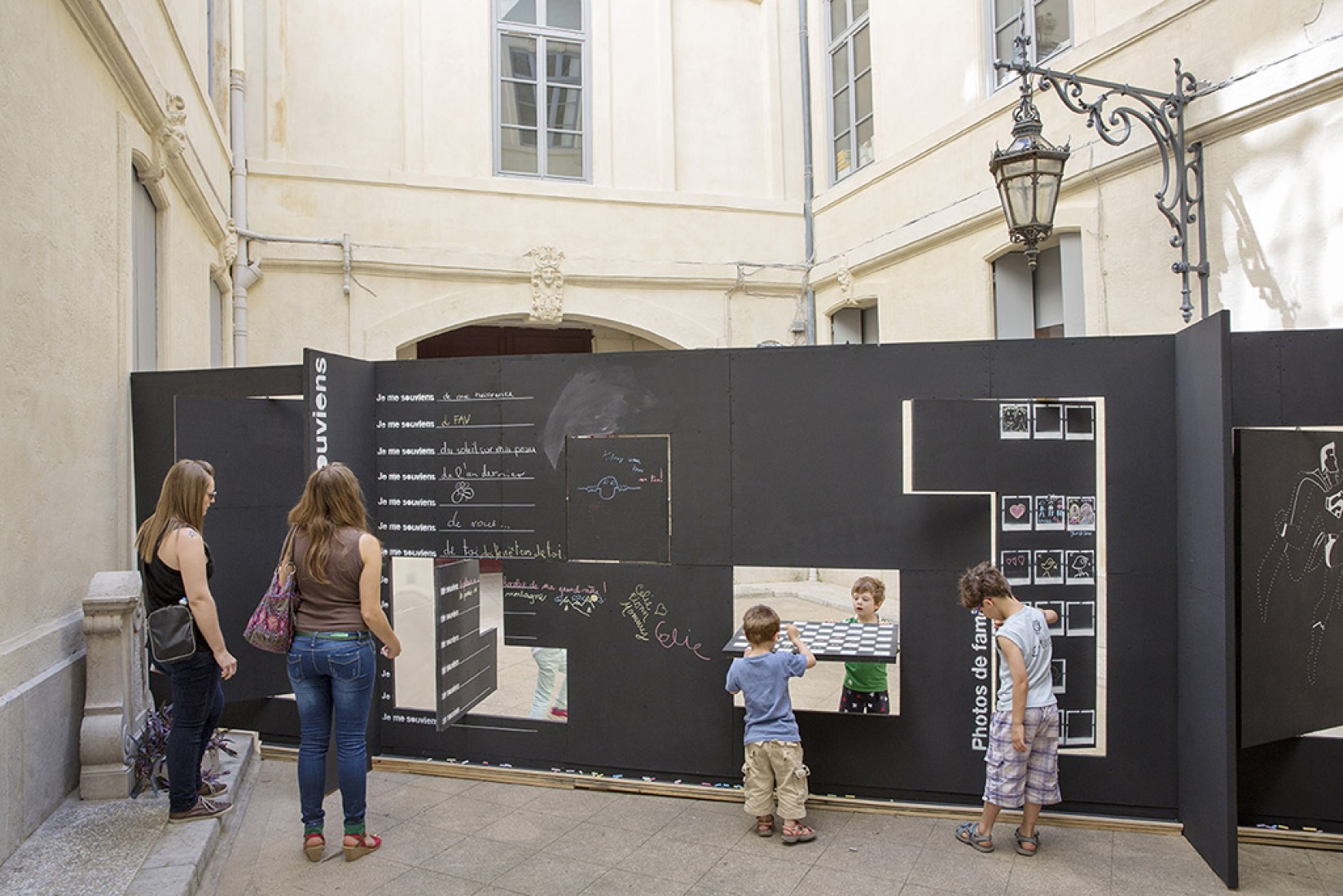 Instalación por mailys sarrazin fabien francois. Festival des Architectures Vives 2013, 8ª edición. Fotografía © Paul Kozlowski.