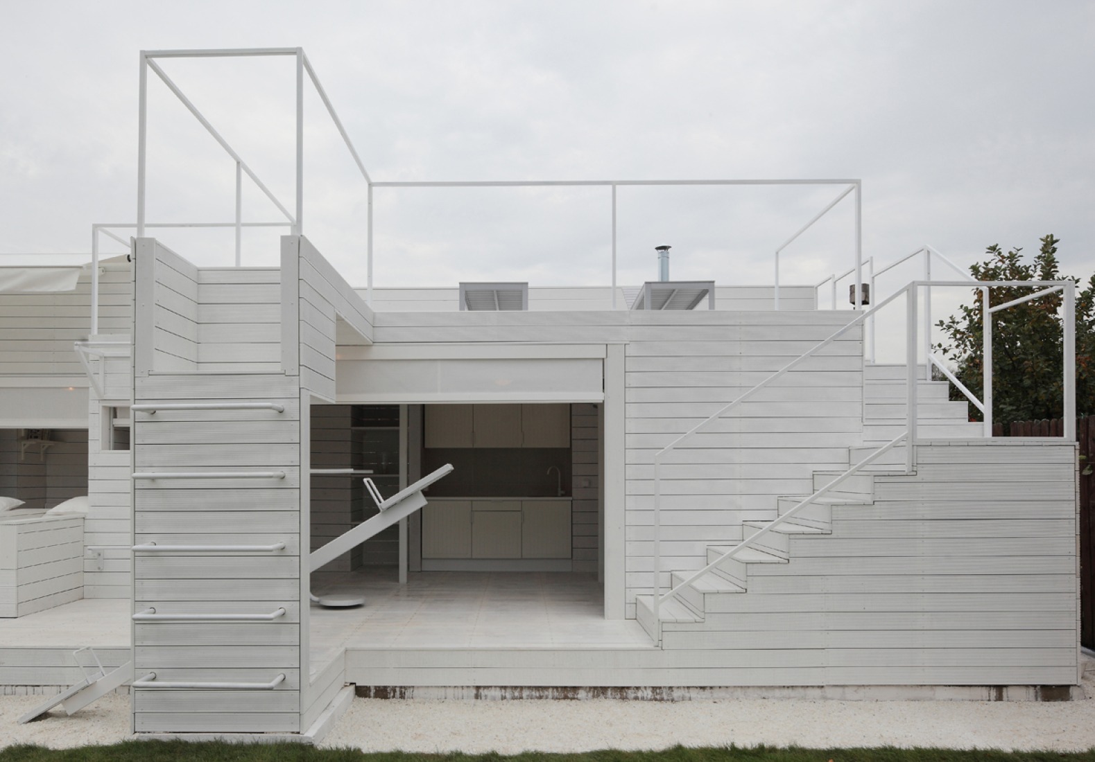 Origami House by Peter Kostelov. Photography © Zinon Razutdinov.