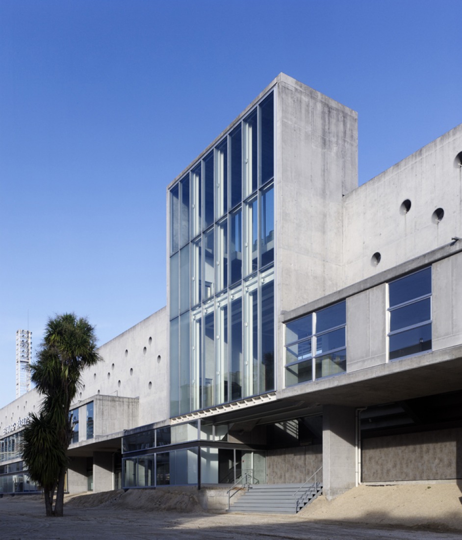New Estadium in Pasaron by Jesús Llamazares and Galo Zayas. Photography © Héctor Santos-Díez. Courtesy of ACXT Arquitectos.
