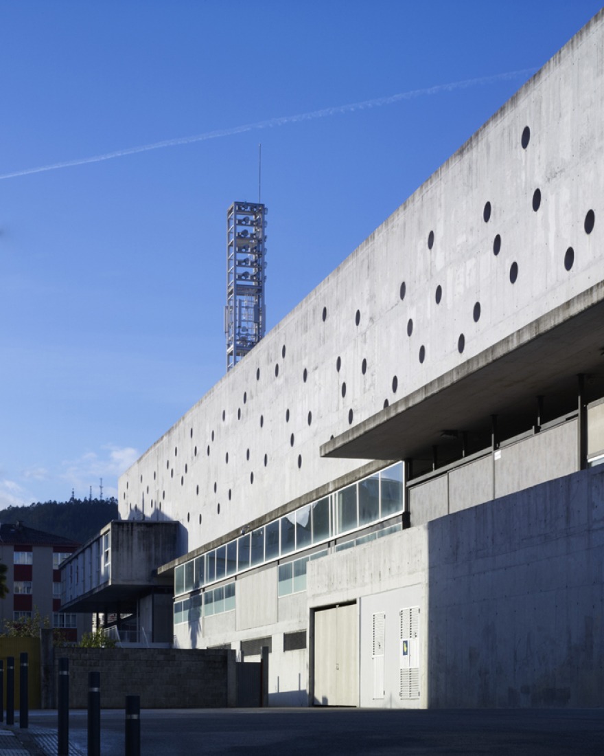 New Estadium in Pasaron by Jesús Llamazares and Galo Zayas. Photography © Héctor Santos-Díez. Courtesy of ACXT Arquitectos.
