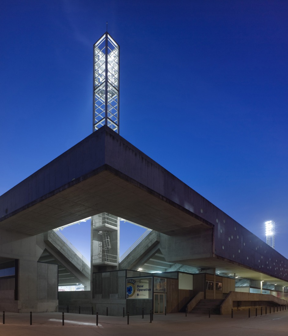 New Estadium in Pasaron by Jesús Llamazares and Galo Zayas. Photography © Héctor Santos-Díez. Courtesy of ACXT Arquitectos.