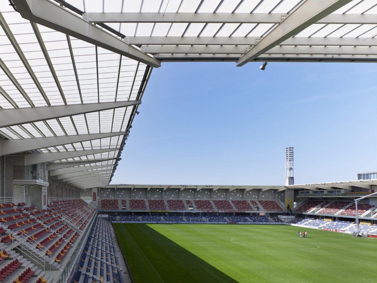 Interior view of New Estadium in Pasaron by Jesús Llamazares and Galo Zayas. Photography © Héctor Santos-Díez. Courtesy of ACXT Arquitectos.