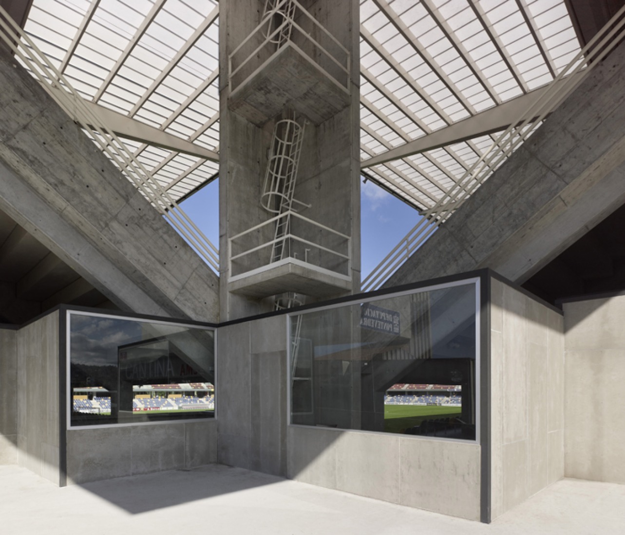 Interior view of New Estadium in Pasaron by Jesús Llamazares and Galo Zayas. Photography © Héctor Santos-Díez. Courtesy of ACXT Arquitectos.