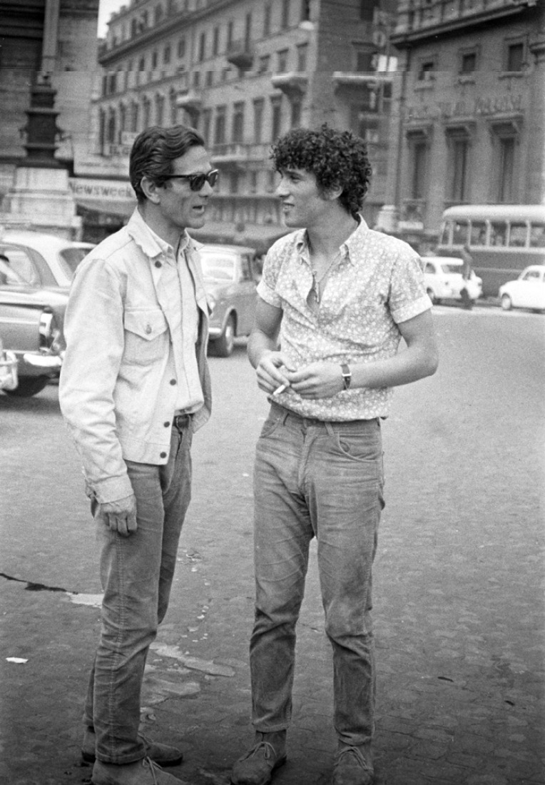 Pasolini i Ninetto Davoli during the filming of La sequenza del fiore di carta (Amore e rabbia), 1969 Pierluigi Praturlon © Reporters Associati – Roma. Courtesy of CCCB. 