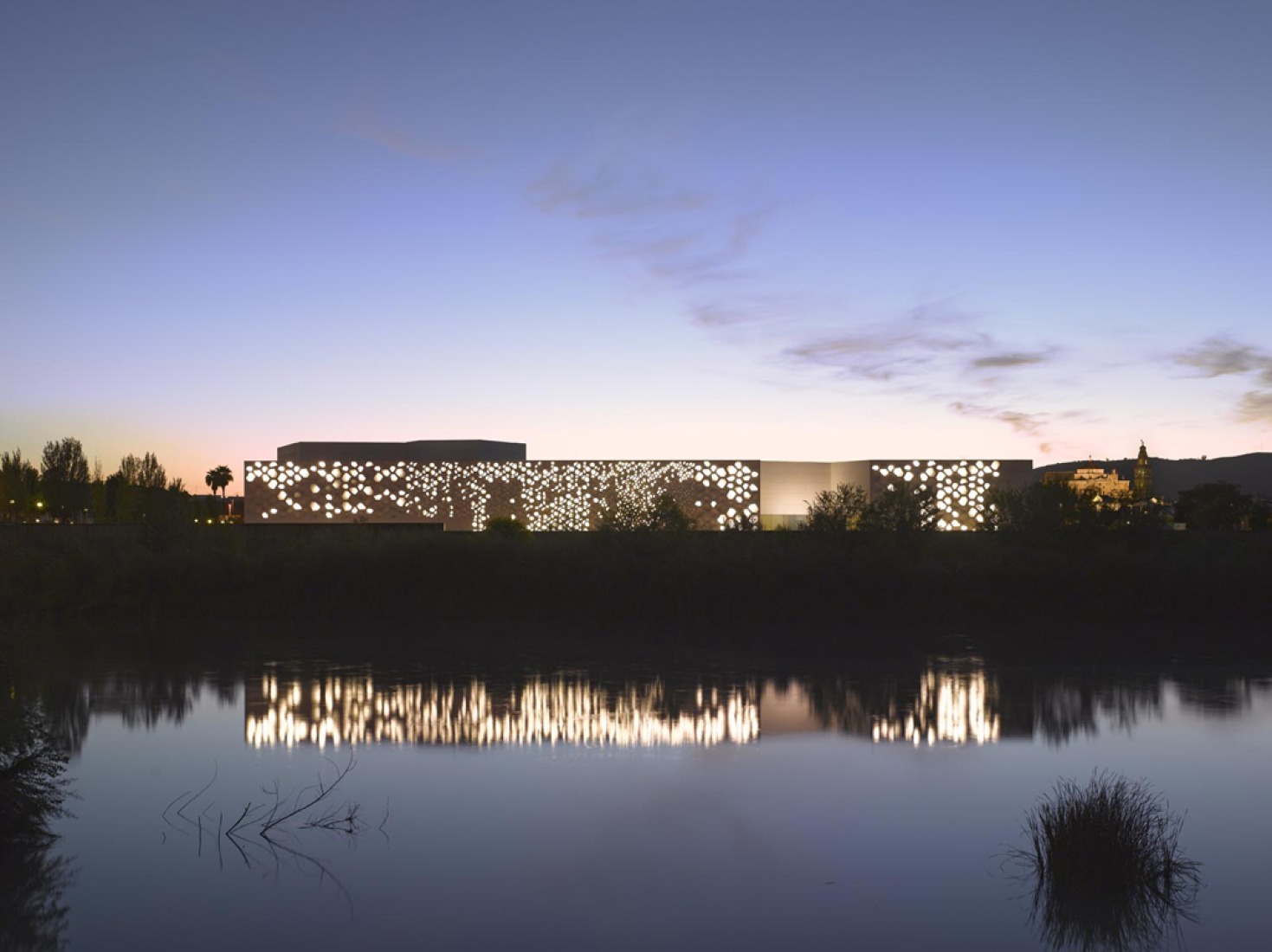 Communicative lighting façade, Contemporary Art Center by Nieto Sobejano Arquitectos. Photography © Roland Halbe.