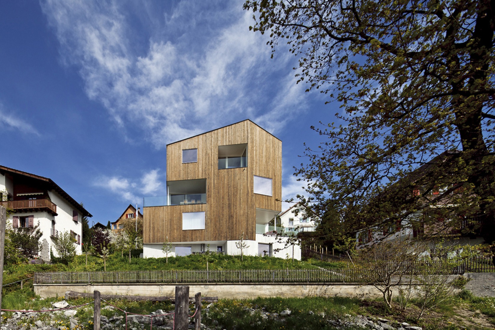  2009-2010.  Zweifamilienhaus Kriens. Switzerland. By Thomas Lussi.
