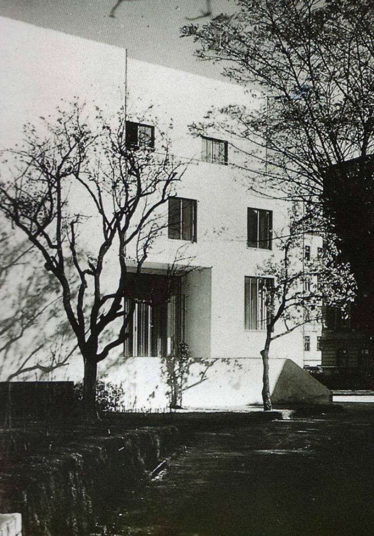 Entrance path, 1929. Moritz Narhr. Courtesy of Juan D. López-Arquillo.