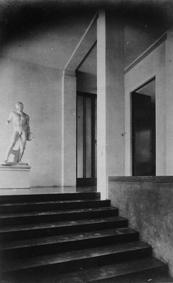 The hall, 1929. Moritz Narhr. Courtesy of Juan D. López-Arquillo.