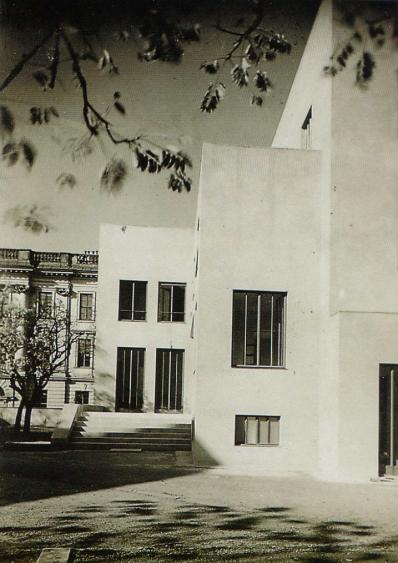Entrance path, 1929. Photograph by Mortiz Narhr. Courtesy of Juan D. López-Arquillo.