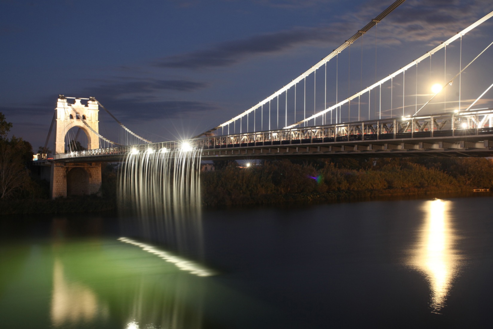Intervención en el puente colgante de Amposta por el estudio de Ana Morcillo y Jonathan Rule. Fotografía por José Luís Sellart. 