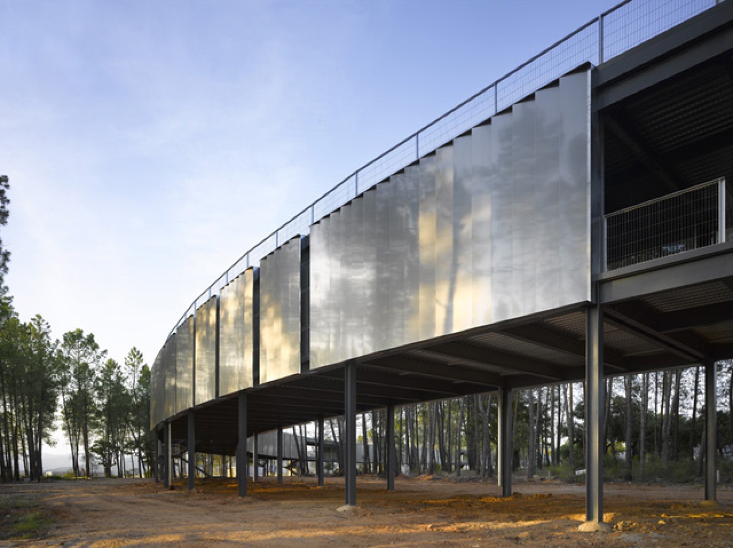 Facade view. Sport Innovation Centre. Pantano de Gabriel and Galán, Guijo de Granadilla, Cáceres. 2008, by JMSG. Image courtesy of Jose María Sánchez García.