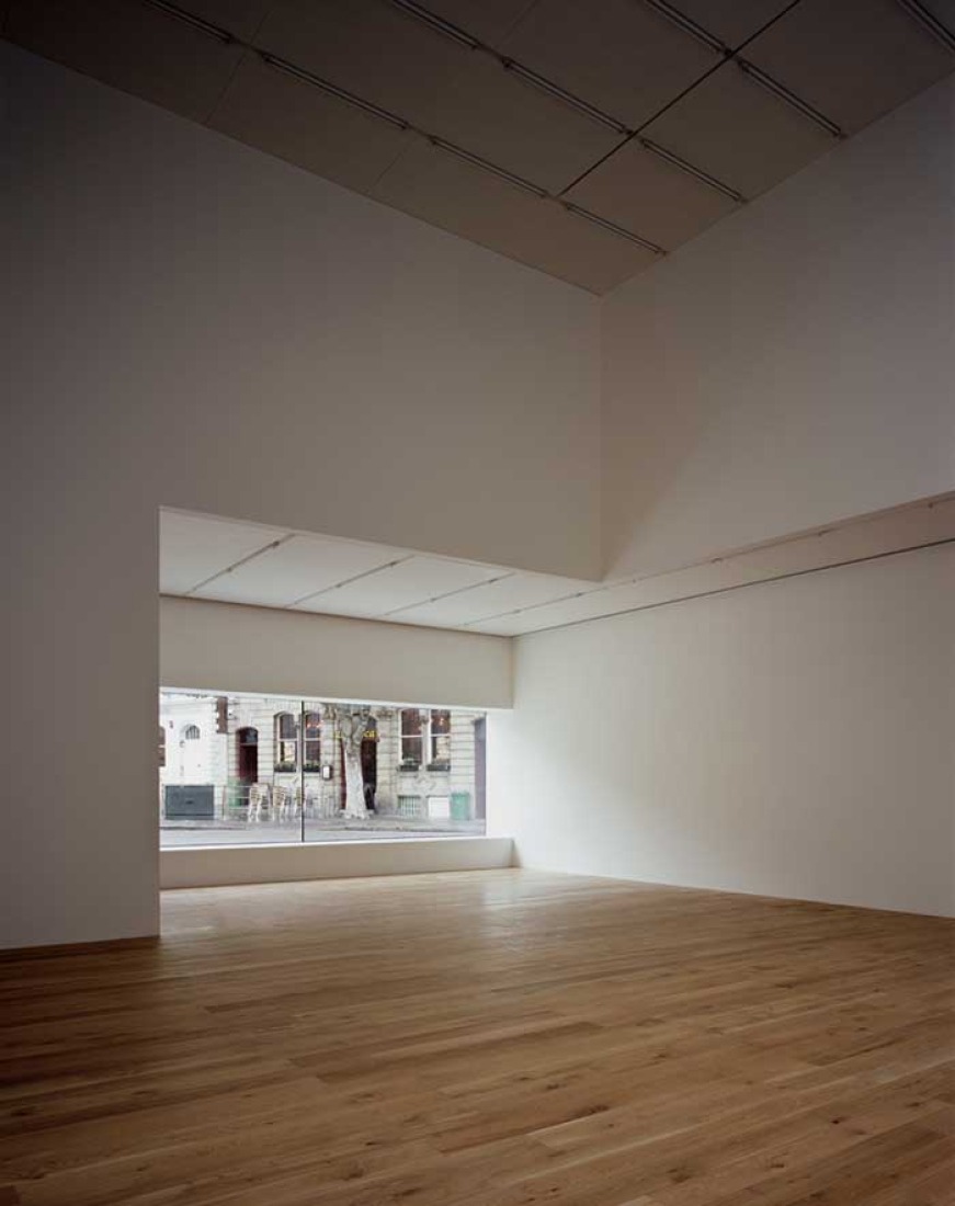 Sala interior.  Nottingham Contemporary por Caruso St John Architects. Fotografía © Helene Binet.