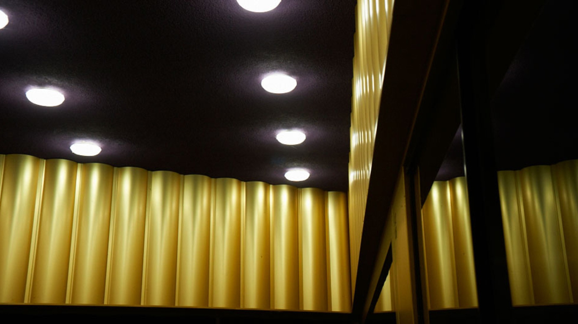 Detalle interior del acceso. Nottingham Contemporary por Caruso St John Architects. Fotografía © Helene Binet.
