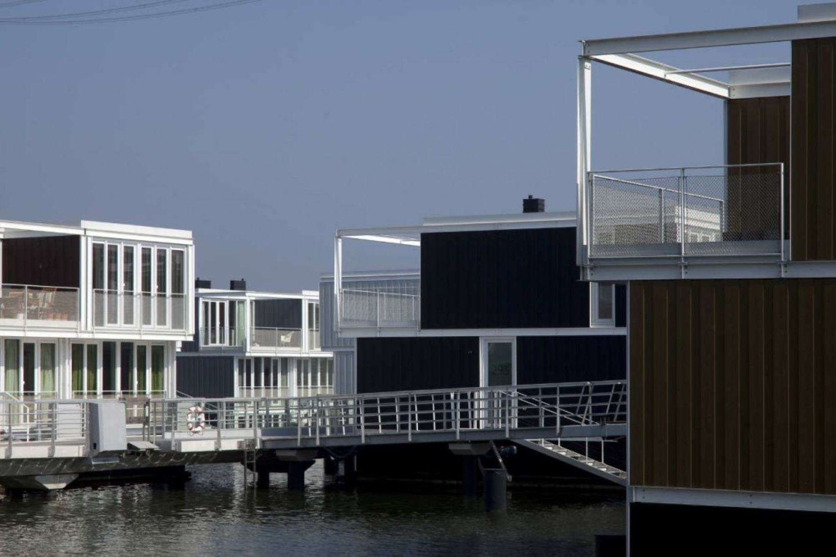 Waterwoningen IJburg, por Architectenbureau Marlies Rohmer. Fotografía ©Luuk Kramer.