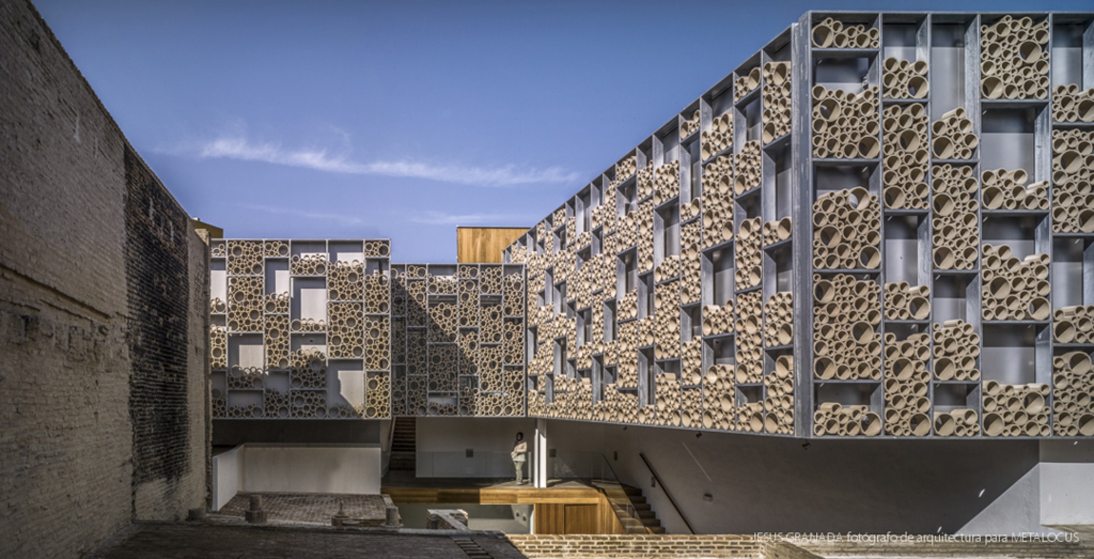 Vista exterior. Centro Cerámico de Triana por AF6 Arquitectos. Fotografía © Jesús Granada. 