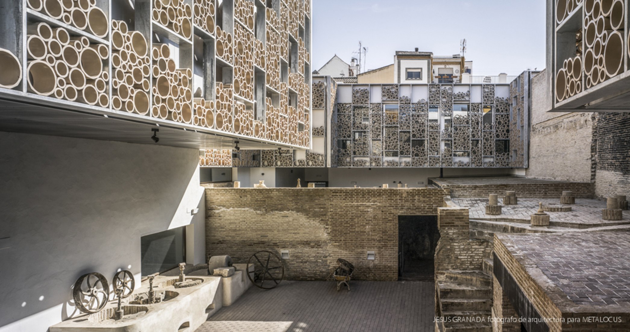 Patio interior. Centro Cerámico de Triana por AF6 Arquitectos. Fotografía © Jesús Granada.