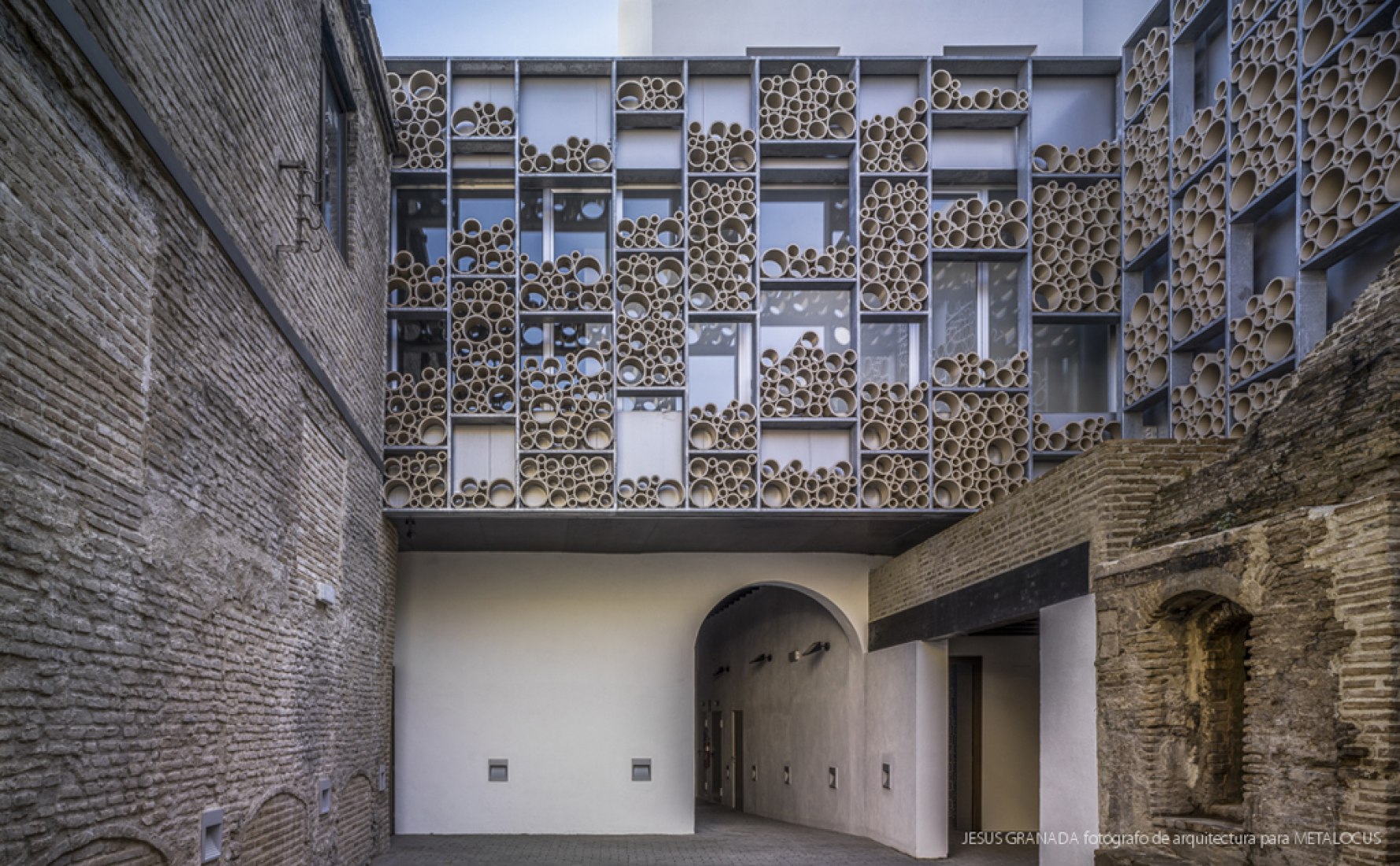 Patio interior. Centro Cerámico de Triana por AF6 Arquitectos. Fotografía © Jesús Granada.