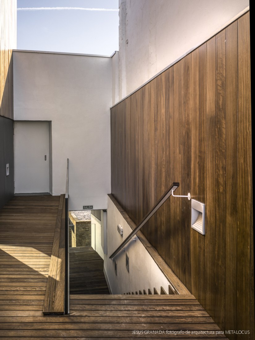 Escaleras. Centro Cerámico de Triana por AF6 Arquitectos. Fotografía © Jesús Granada.