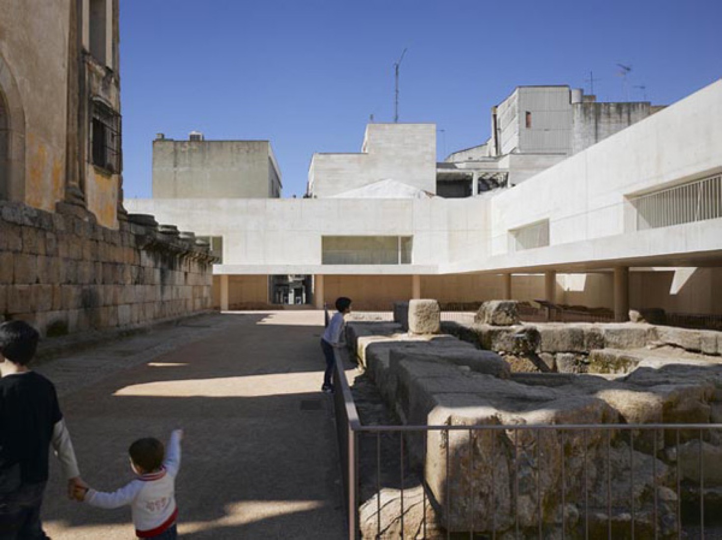 Around the temple of Diana, Mérida, 2008, by JMSG. Image courtesy of Jose María Sánchez García.
