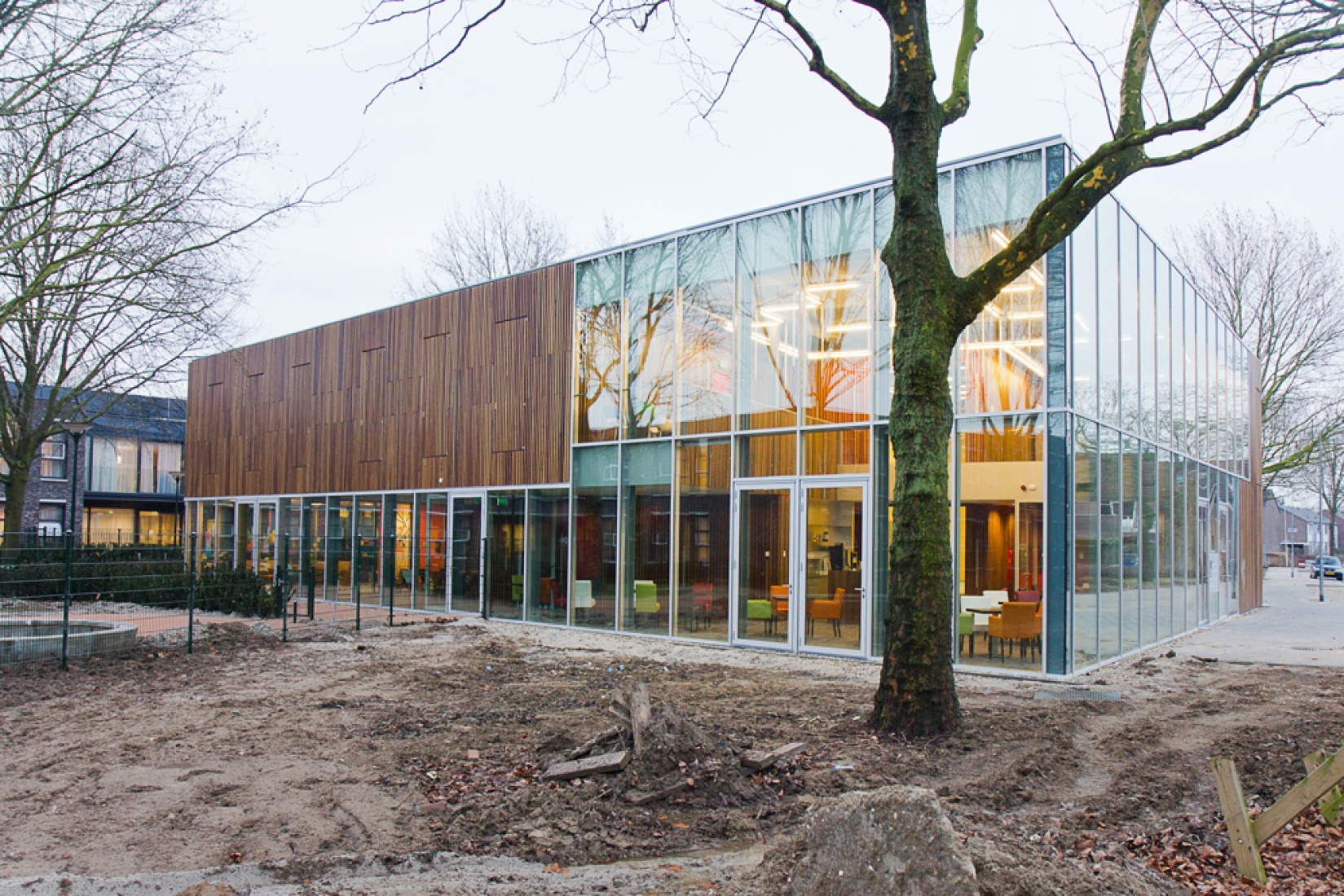 Neighbourhood lounge from roerdompstraat. Huis van Droo Community Centre by JDWA.