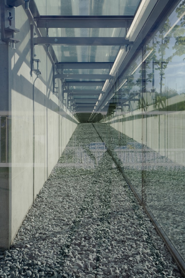 Detalle de la fachada del Centro de Conocimientos Glastroesch por Becker Architekten. Fotografía © Nikolaus Grünwald.