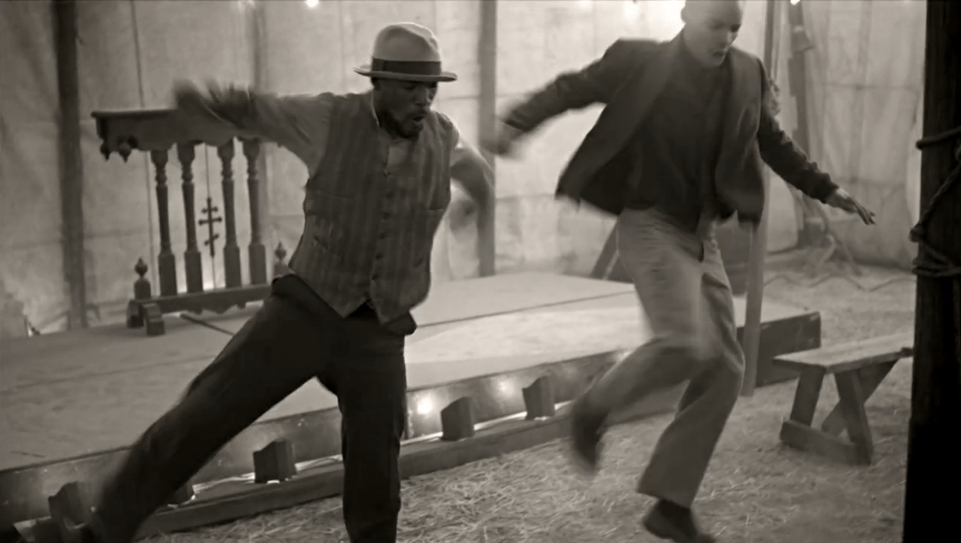 Corte de vídeo. C2C - Happy Feat. Derek Martin.
