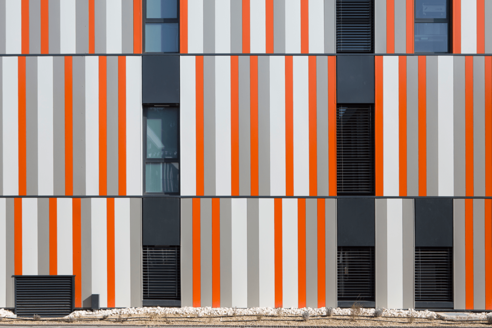 Detalle de fachada. Nuevo edificio en el instituto Albert Einstein, por NBJ Architectes. Fotografía © Paul Kozlowski. 