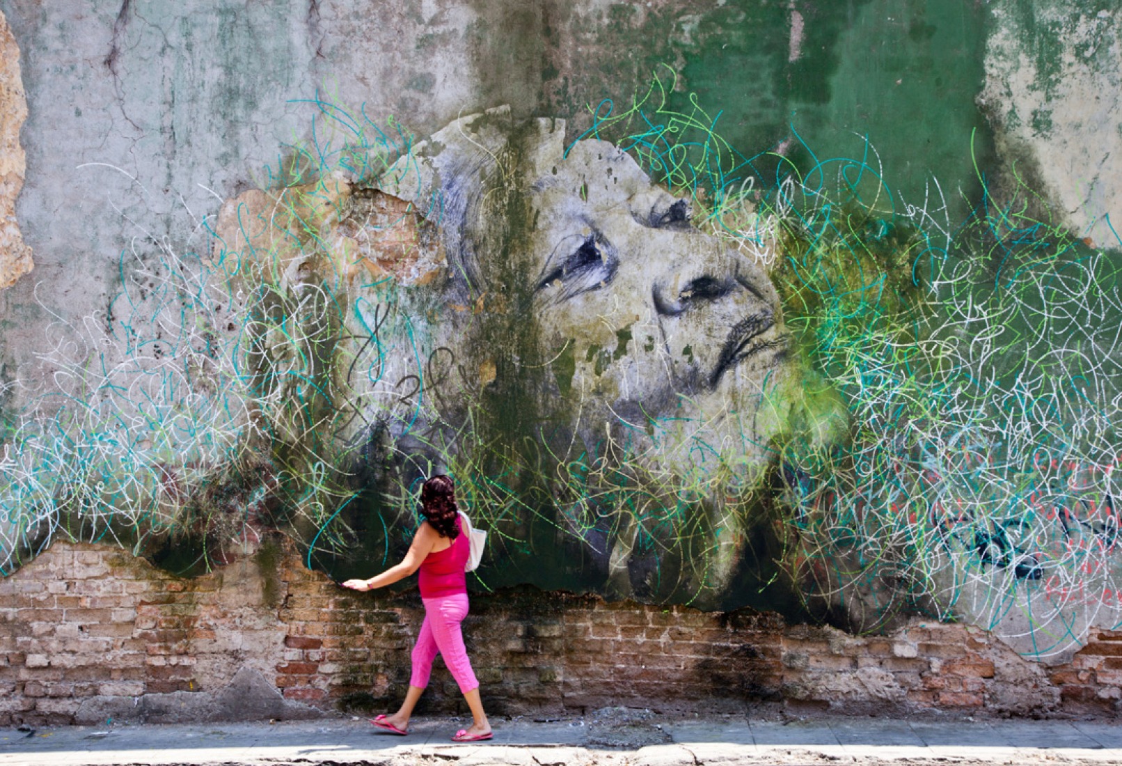 Alicia Adela Hernandez Fernández. The Wrinkles of the City - La Havana, by José Parlá and JR. 