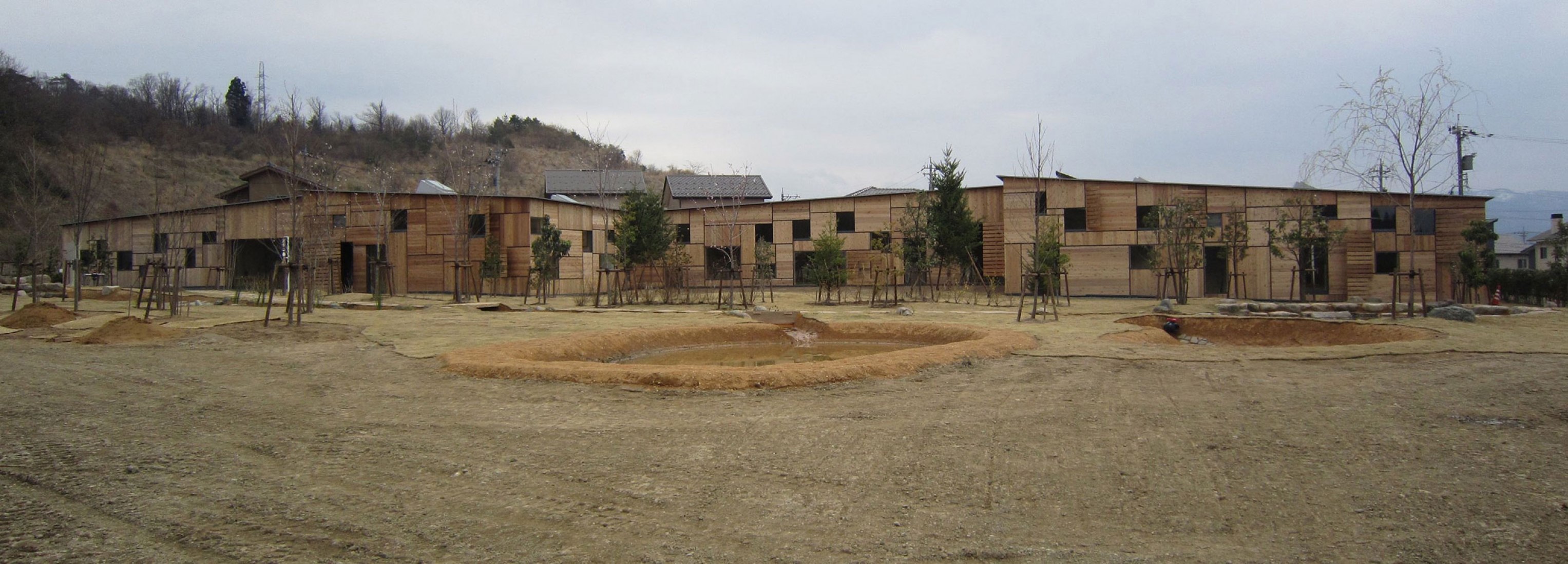 Guardería Taiyogaoka Hoikuen por Kengo Kuma & Associates. Fotografía © KKAA.