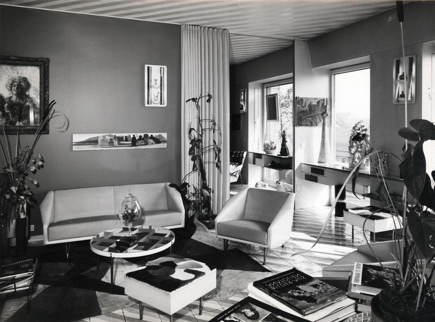 El trabajo de Gio Ponti, maestro del diseño del siglo XX, llega al V&A en una instalación que el público puede ver y usar. La colección Molteni&C de piezas de Ponti son presentadas en una exposición que nos muestra los procesos de diseño del maestro, sus intenciones y su mundo.
