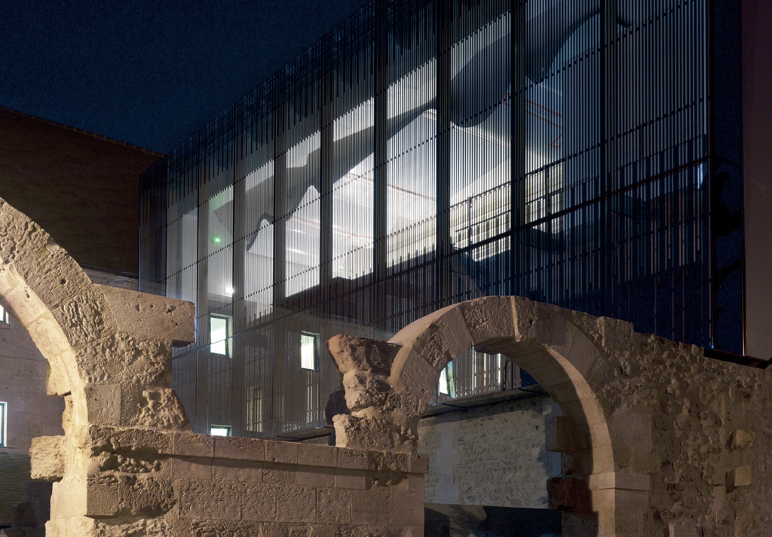 Detalle de fachada. Escuela de Música de Louviers por Opus 5 architectes. Fotografía © Luc Boegly.