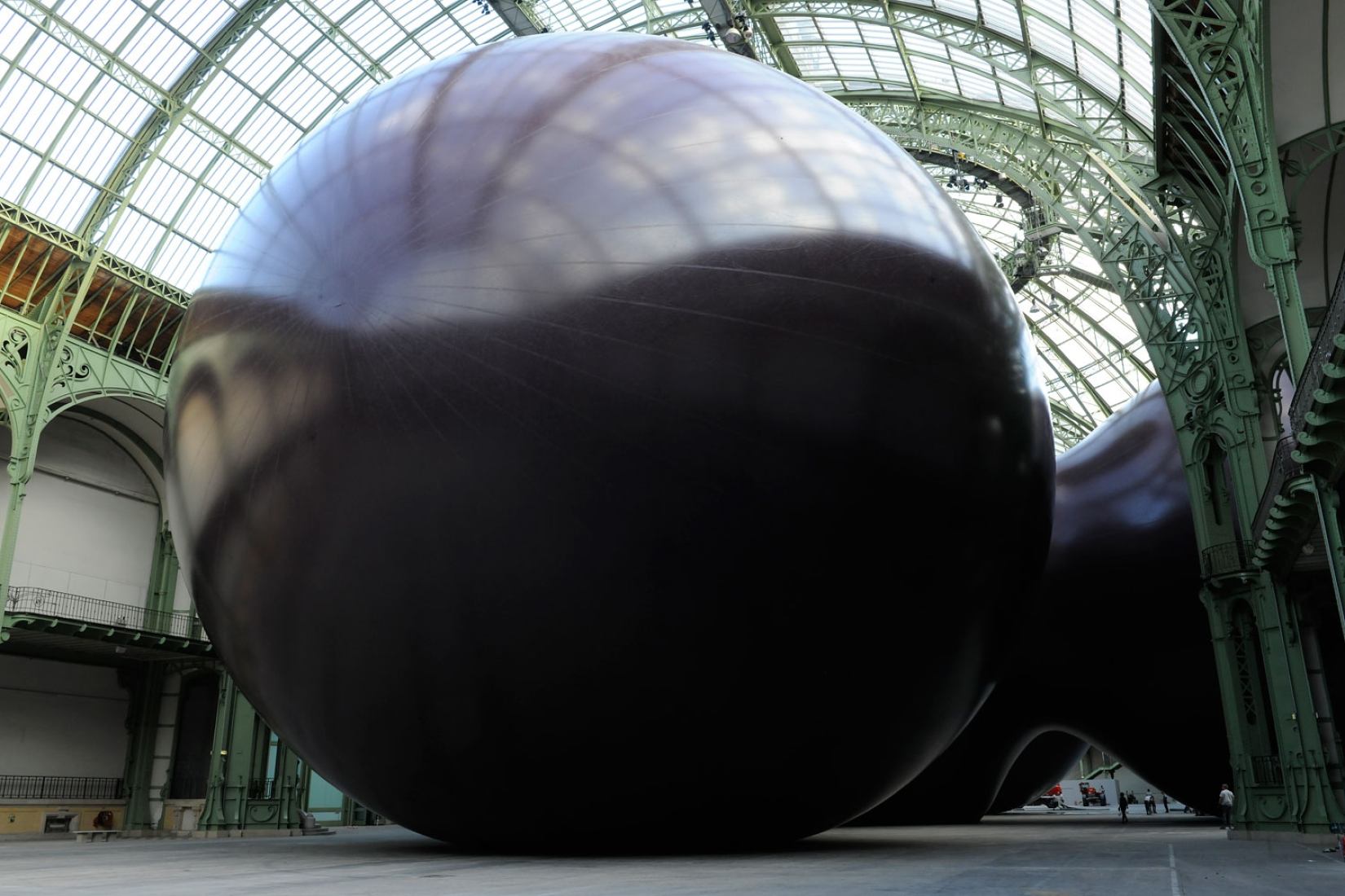 ANISH KAPOOR Monumenta 2011 Leviathan The Strength Of Architecture anish-kapoor-monumenta-2011-leviathan-the-strength-of-architecture
