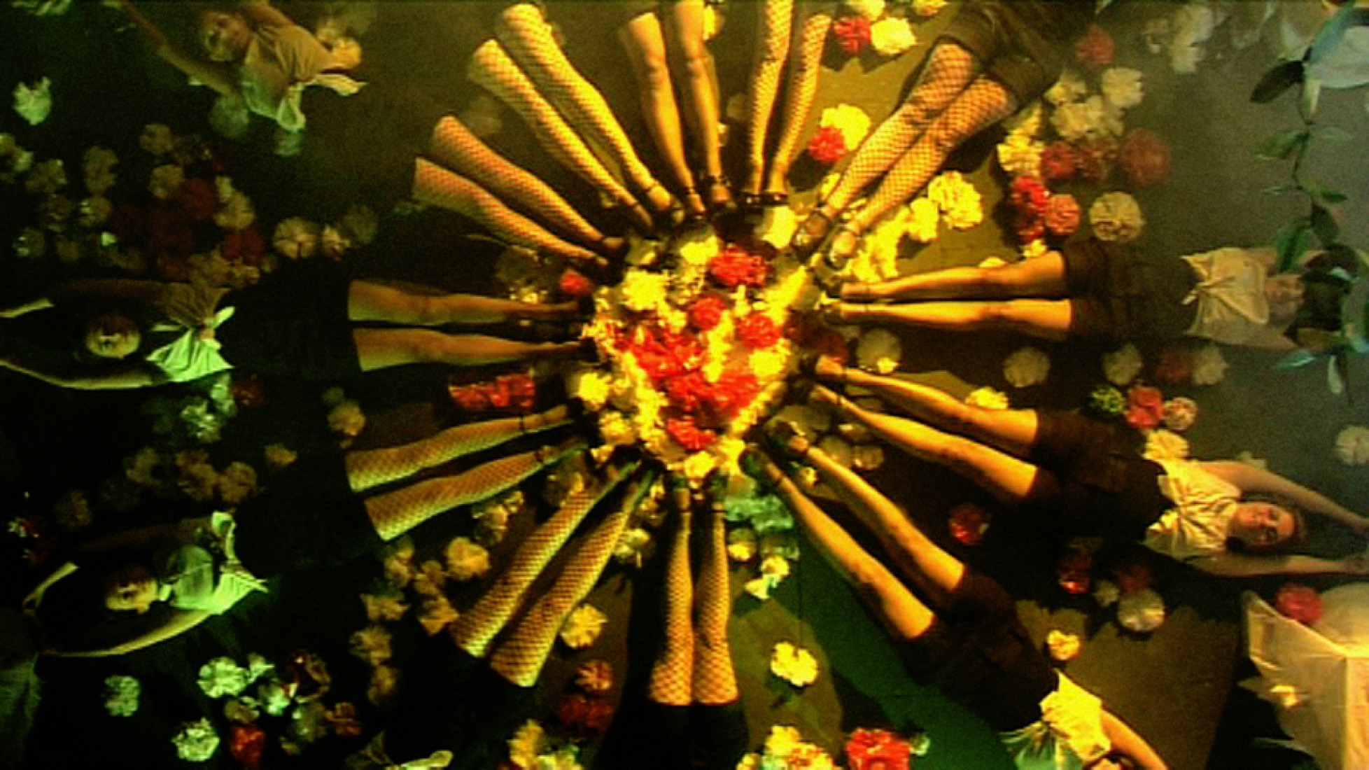 "Speak Easy", 2009, 13:00 min. Por Marinella Senatore.
