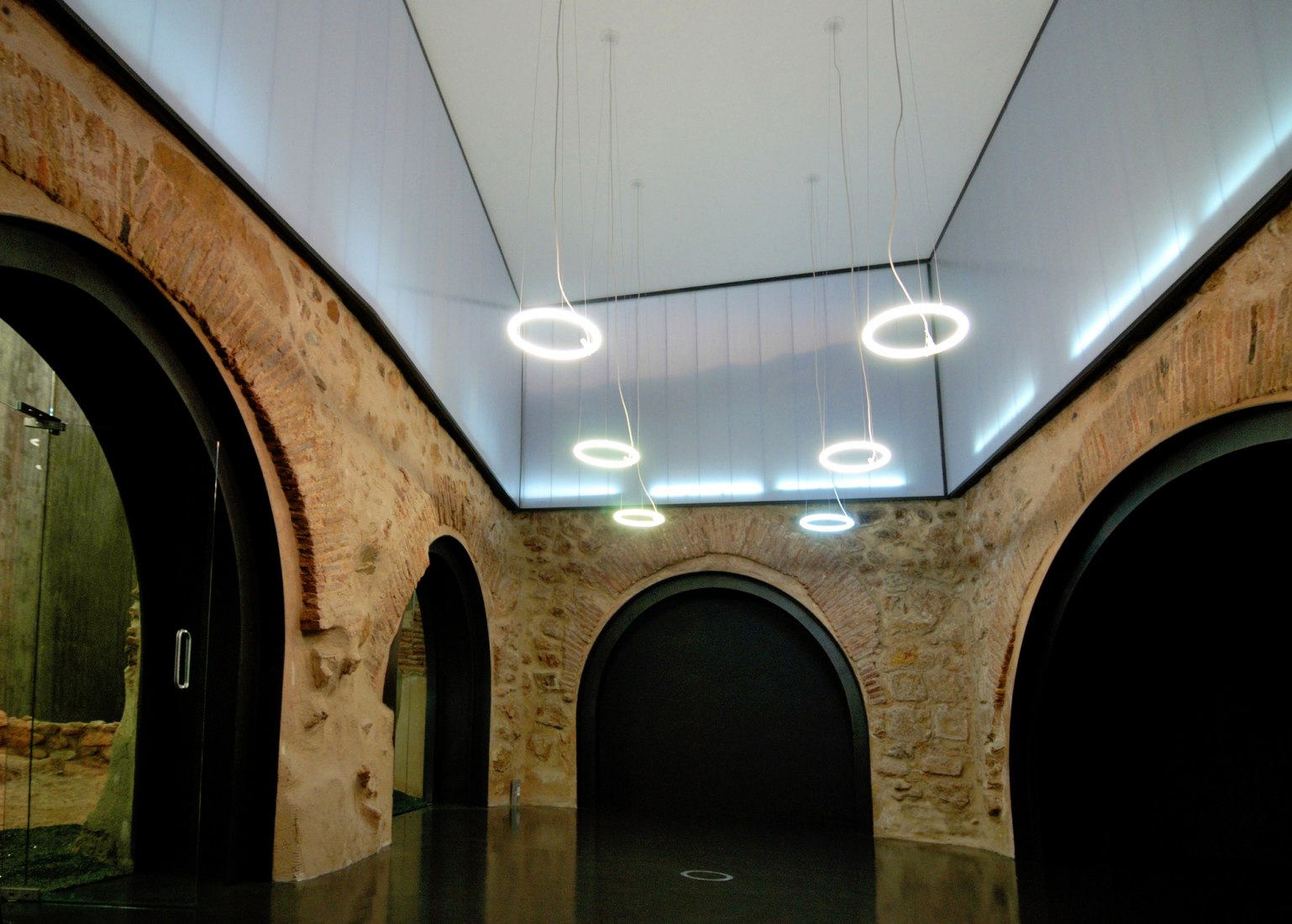 Inside vision. Archaeological space in Daroca by Sergio Sebastian. Photograph © Gabriel López.