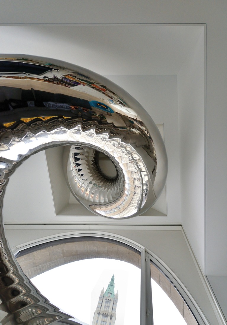 El tobogán tubular. Skyhouse por David Hotson.