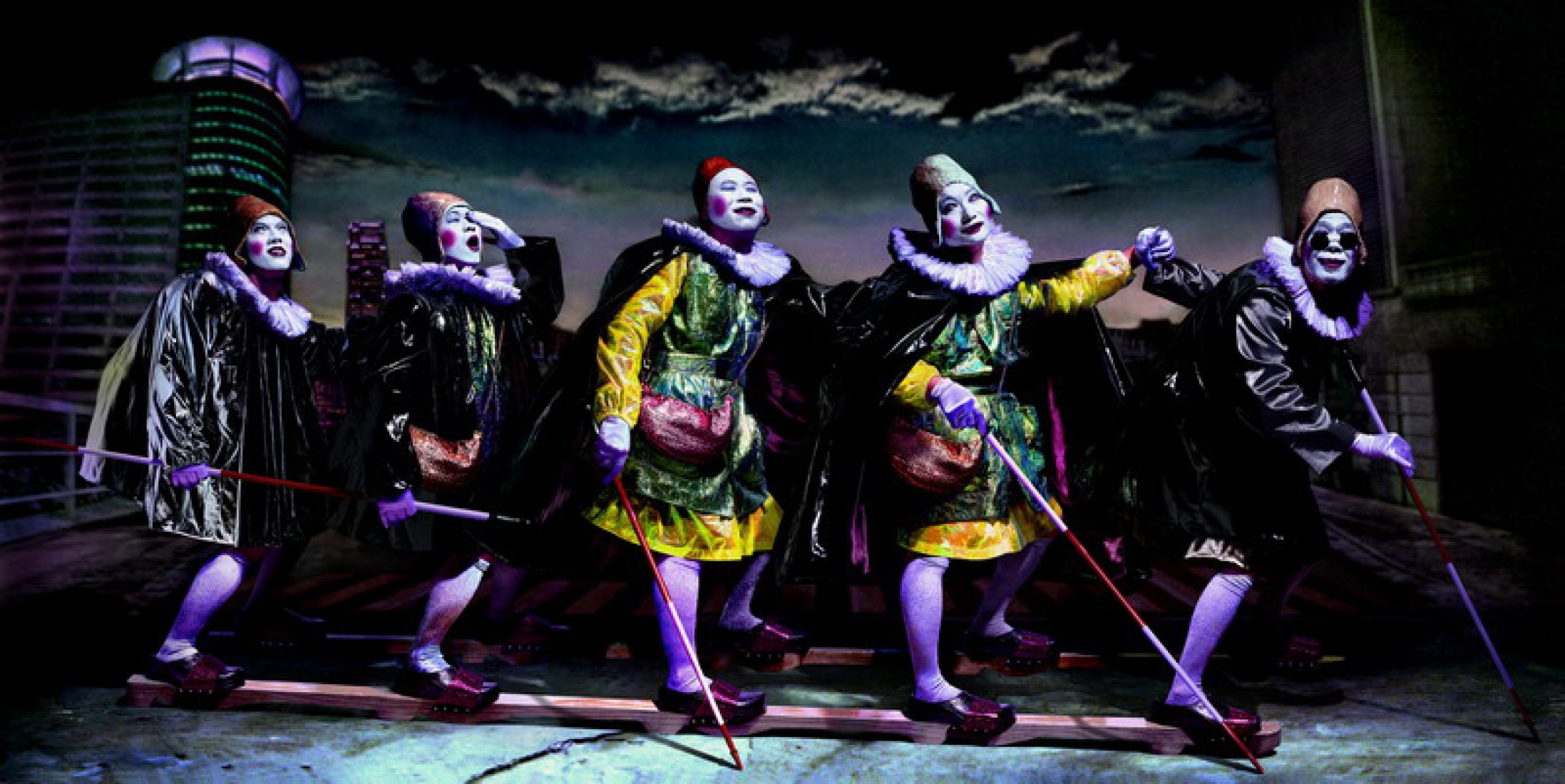 The Blind Men And The Street. 120x239cm. 2008 Impresión digital. Wu, Tien-­chang.
