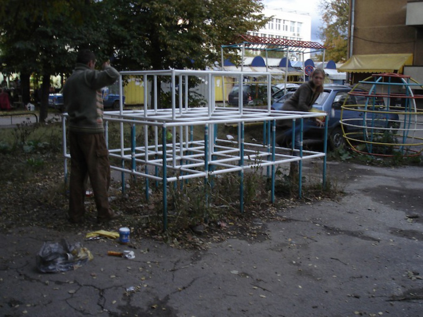 SAW10 Workshop by de+ge and transformatori. Urban Farming by Magdalina Tchavdarova, Mina Tsonkava and Gergona Tileva. 2010. Photography courtesy of de+ge.