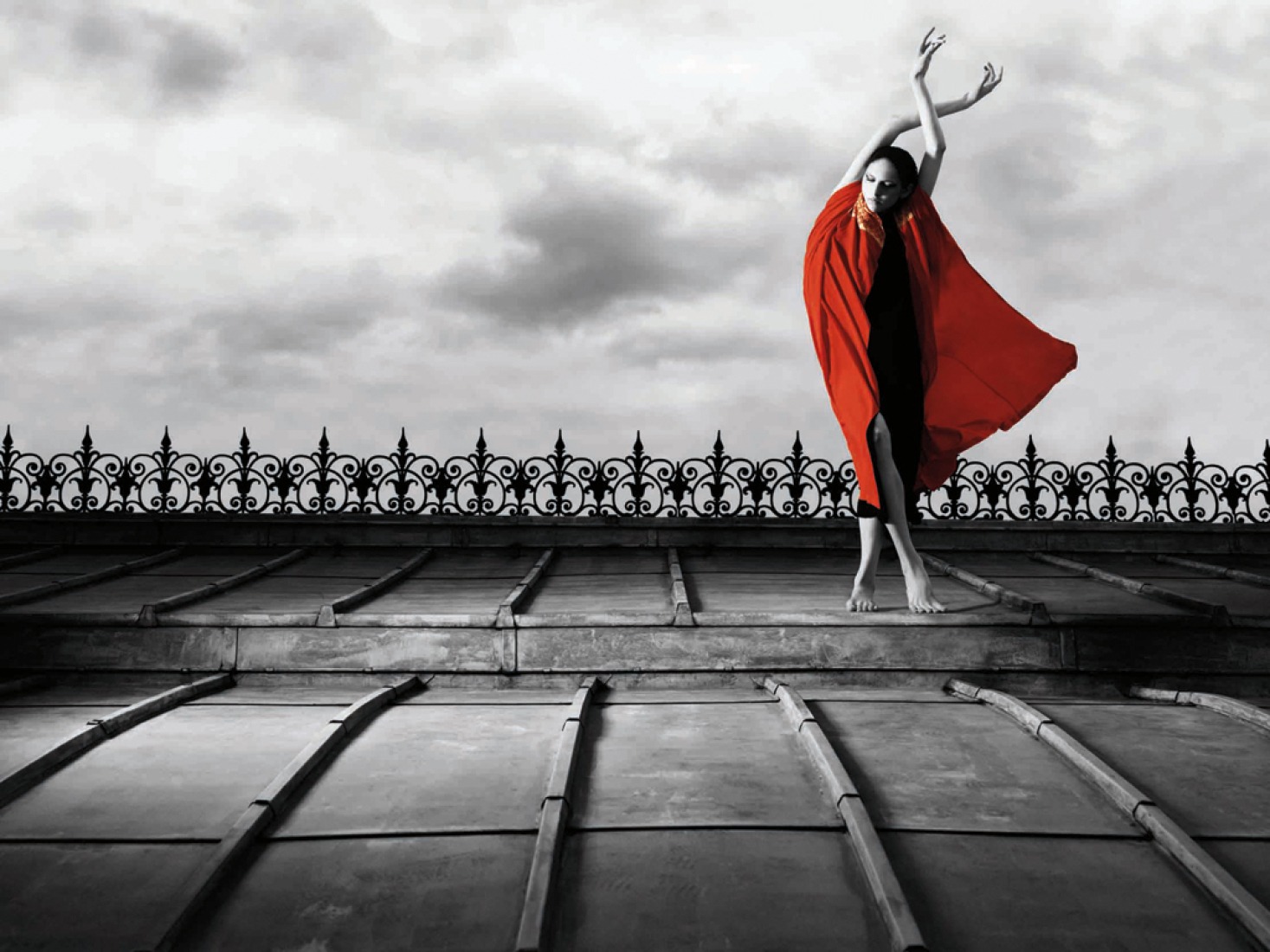 アート・デザイン・音楽 A MGAZINE #2 CURATED BY YOHJI YAMAMOTO Yohji Yamamoto Prefers the Side View - The New York Times