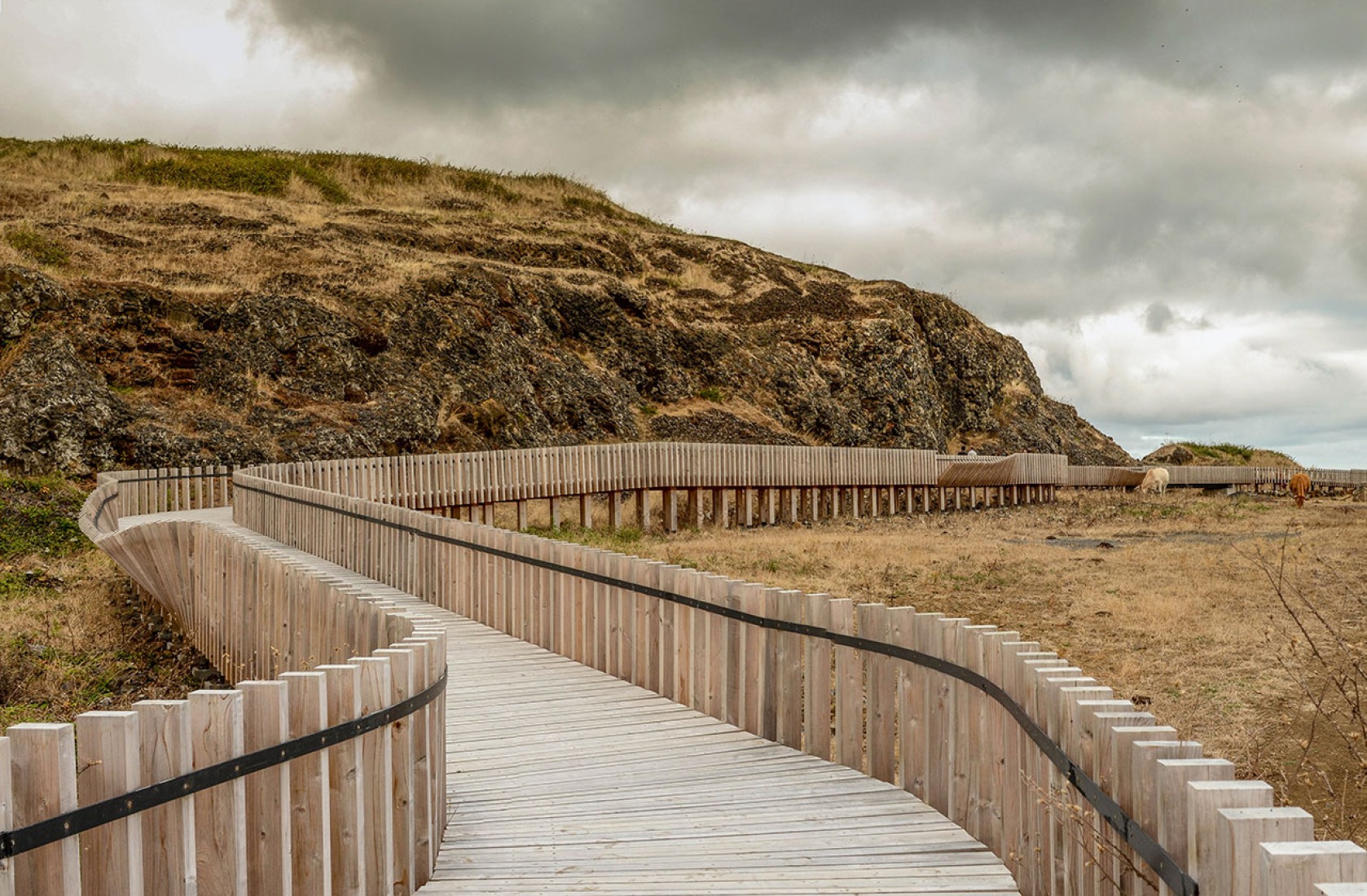 Walkway and viewpoint on Pedreira do Campo, Portugal. Photography © Artur Silva.