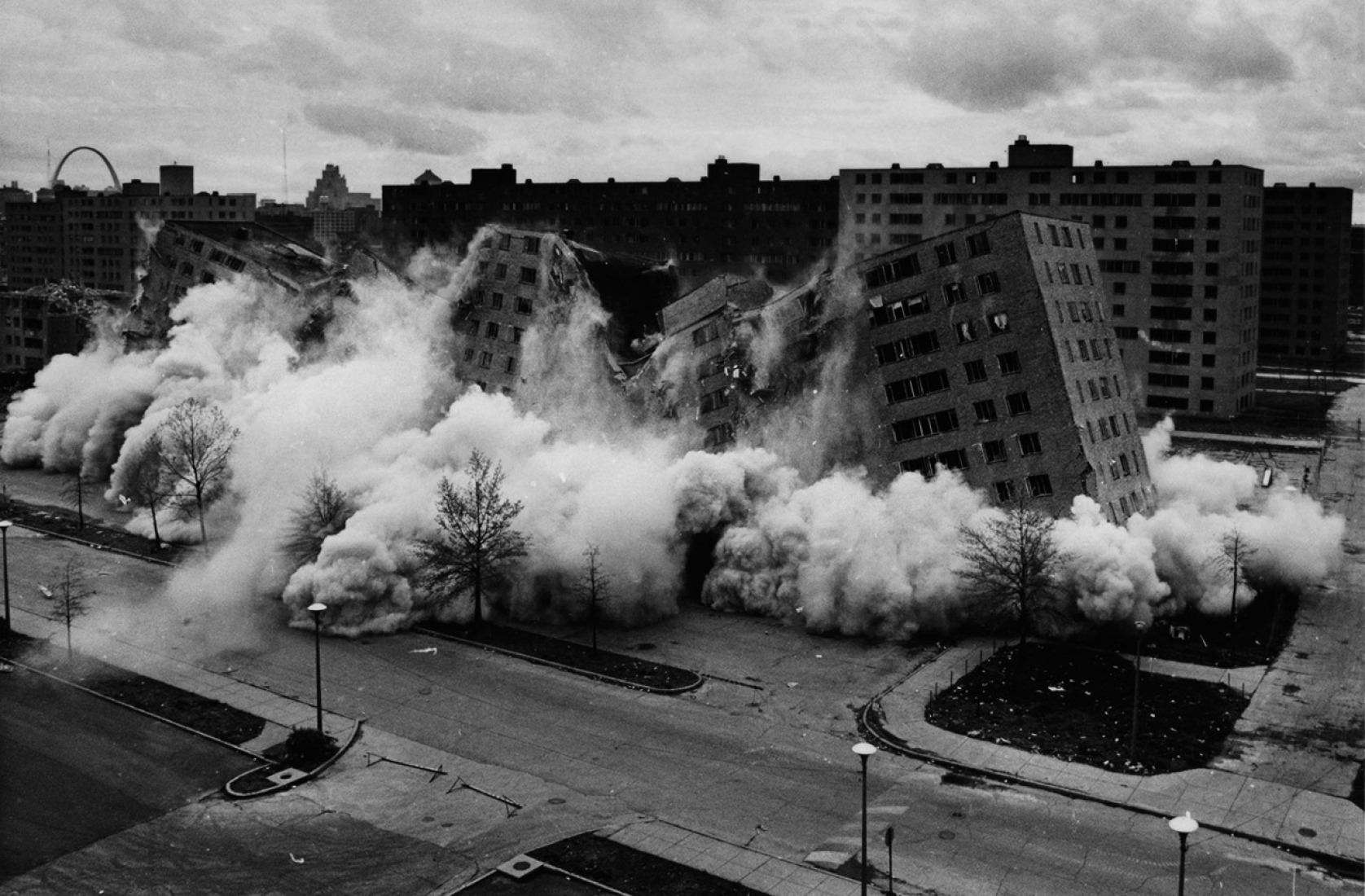 “Pruitt-Igoe” proyecto de Minoru Yamasaki demolido entre 1972 y 1975. Fuente: St. Louis Post Dispatch. 