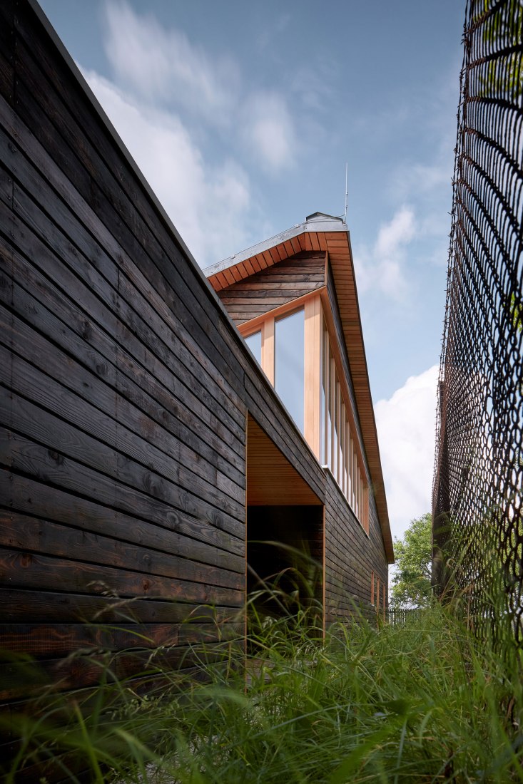La casa del castaño por Valarch ateliér. Fotografía por Jakub Skokan y Martin Tůma / BoysPlayNice