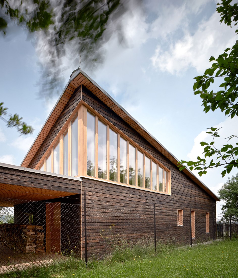 La casa del castaño por Valarch ateliér. Fotografía por Jakub Skokan y Martin Tůma / BoysPlayNice
