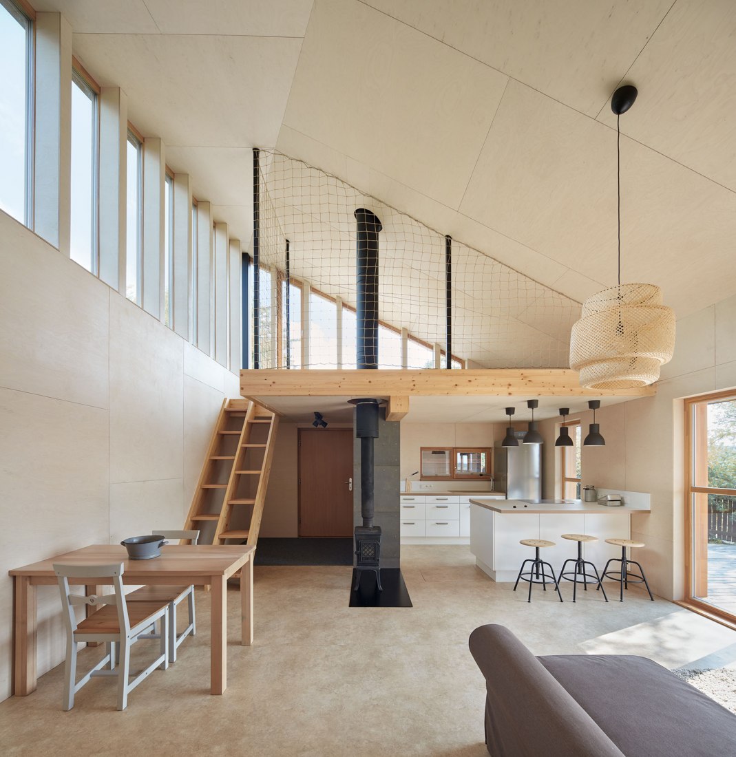 La casa del castaño por Valarch ateliér. Fotografía por Jakub Skokan y Martin Tůma / BoysPlayNice