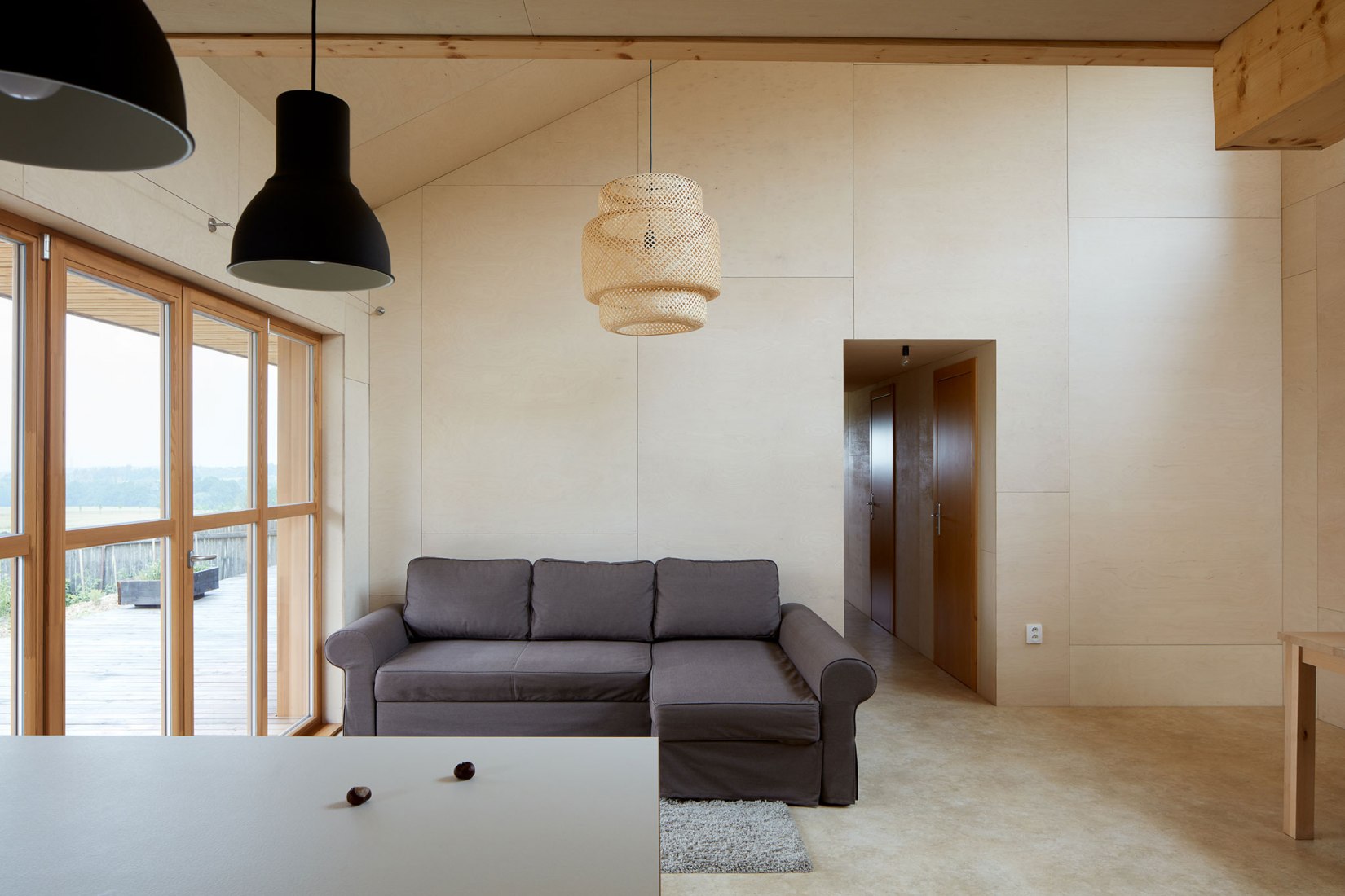 La casa del castaño por Valarch ateliér. Fotografía por Jakub Skokan y Martin Tůma / BoysPlayNice