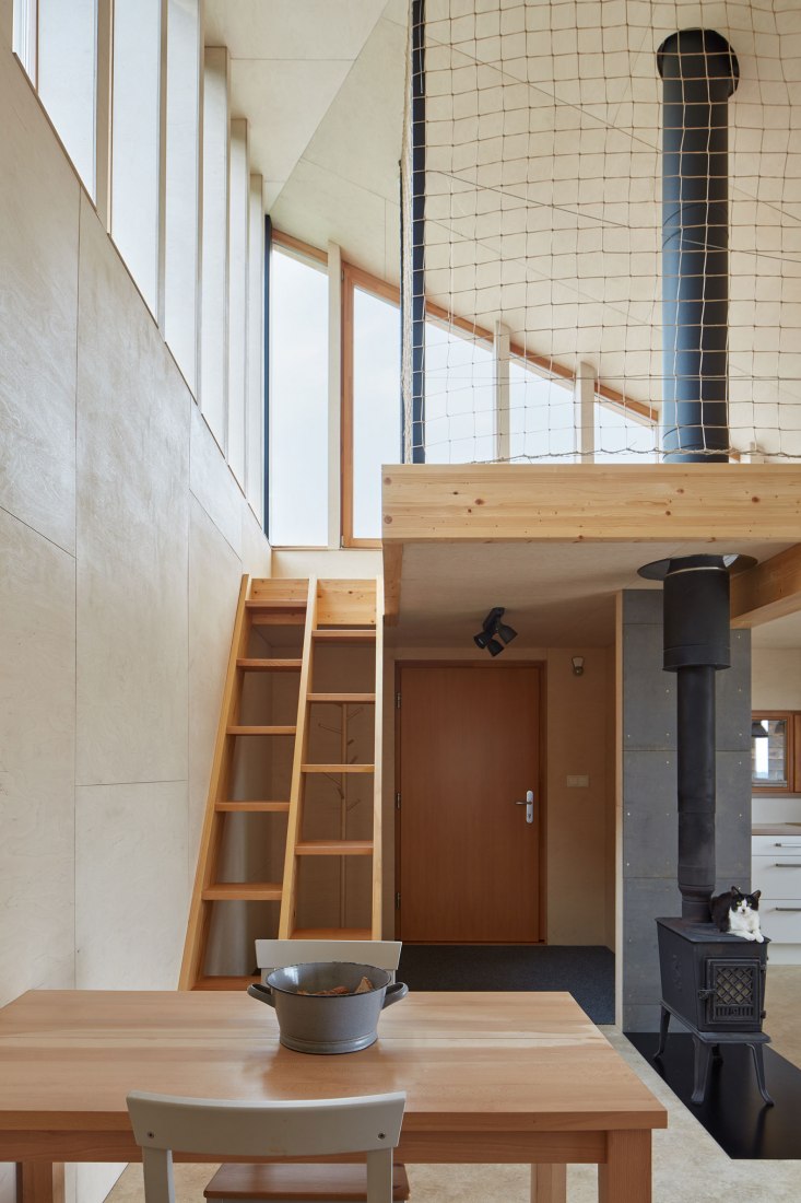 La casa del castaño por Valarch ateliér. Fotografía por Jakub Skokan y Martin Tůma / BoysPlayNice