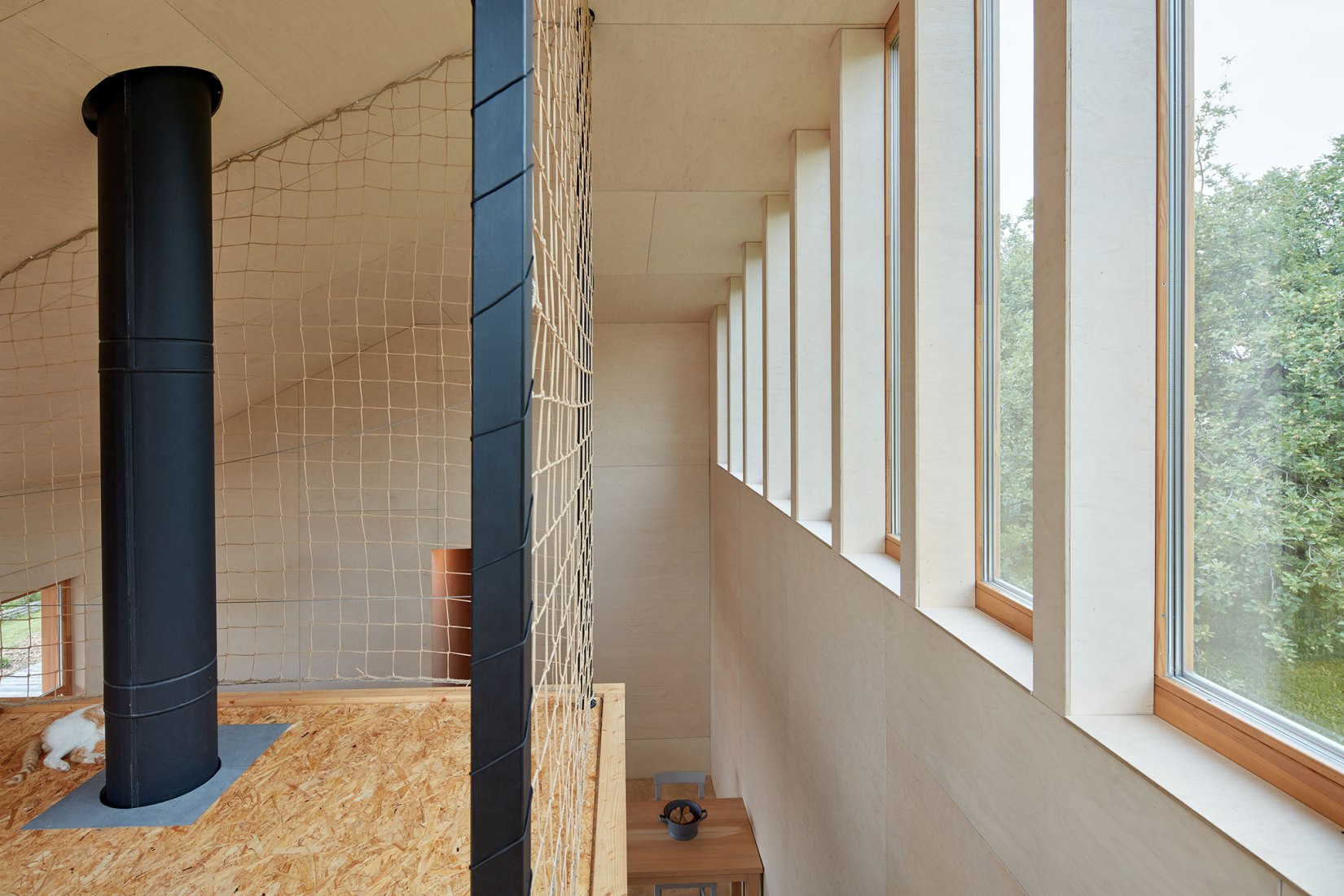 La casa del castaño por Valarch ateliér. Fotografía por Jakub Skokan y Martin Tůma / BoysPlayNice