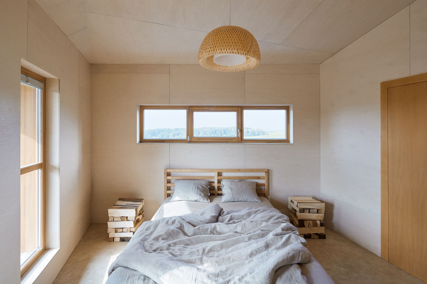 La casa del castaño por Valarch ateliér. Fotografía por Jakub Skokan y Martin Tůma / BoysPlayNice