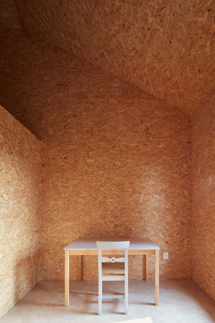 La casa del castaño por Valarch ateliér. Fotografía por Jakub Skokan y Martin Tůma / BoysPlayNice
